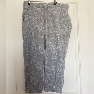 Lululemon cropped joggers size 12